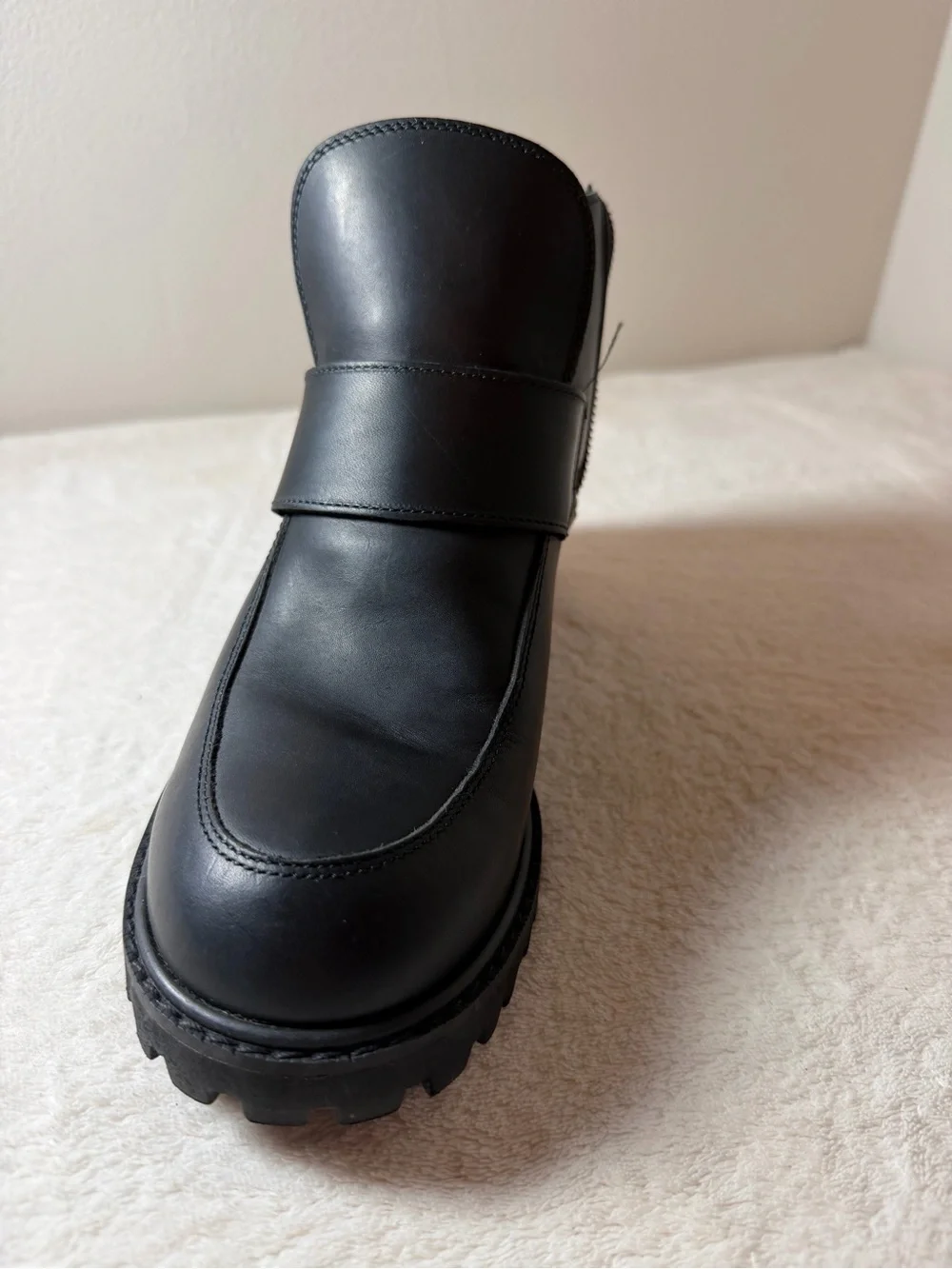 Skechers Women’s  Black Leather Slip-On Chelsea Boots
